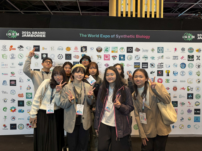 中山醫大攜手興大、成大組成三校聯隊參與2024 iGEM國際競賽，榮獲大學組銀牌。(照片/中山醫學大學)