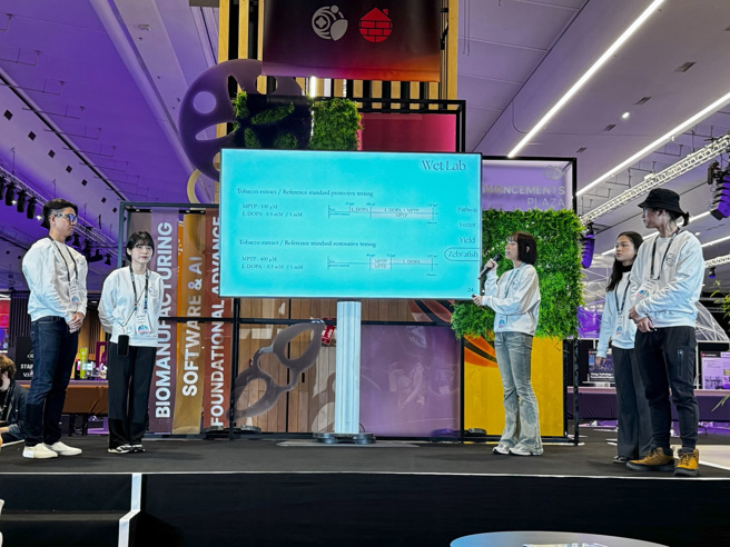 中山醫大iGEM團隊向全球參賽者介紹創新研究專案。(照片/中山醫學大學)