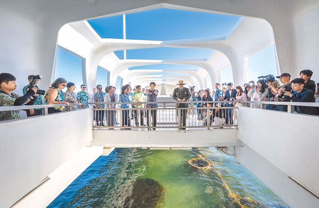 賴清德總統專機1日抵達夏威夷，下午參訪美國海軍亞利桑那號戰艦紀念館。（資料照片/總統府提供）