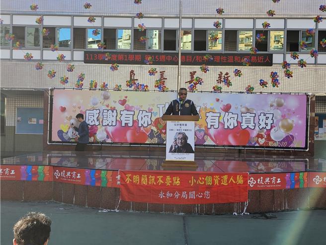 随着新北市的「一封识诈信件」响应愈来愈广，各地民间企业也积极向辖区警方合作，其中私立復兴高级商工职业学校就积极与永和警分局共同来办理识诈、反诈犯罪预防宣导活动。（永和警分局提供）