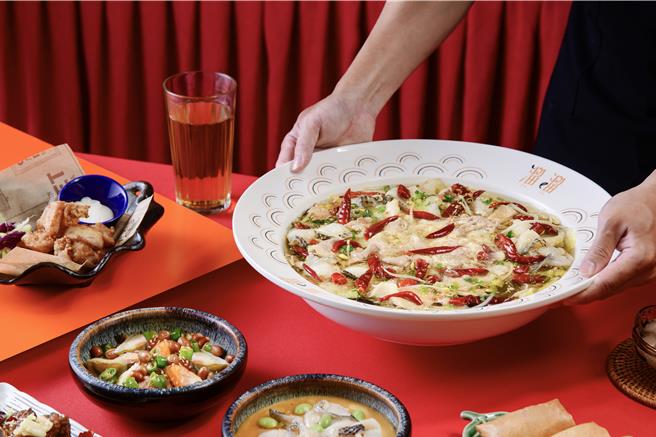 歡慶「溜溜酸菜魚」富民店開店1周年，即日起至12月11日，前20組到店消費的客人享有全桌5折的好康。(漢來美食提供)