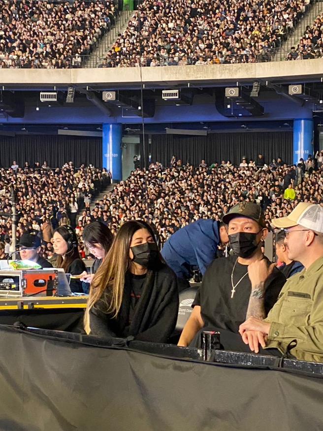 瘦子夫妻6日赴大巨蛋欣賞周杰倫演唱會。（讀者提供）