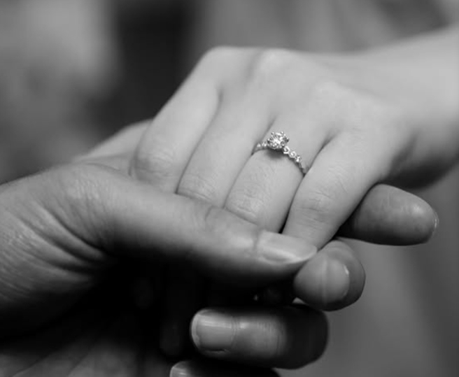 王齐麟6日向女朋友「十元」陈诗媛求婚成功。（图／摄自IG@10yuan.0424）