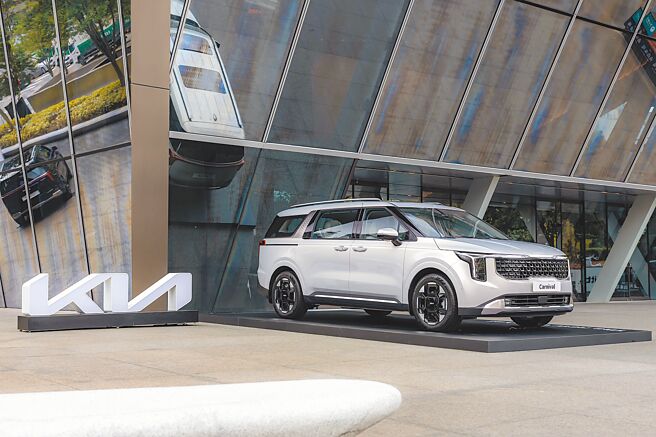 Kia Carnival结合「Grand Design卓然大器、Grand Luxury超凡尊荣、Grand Technology极智未来」三大产品DNA，打造尊荣舒适的车内空间。（台湾森那美起亚提供）