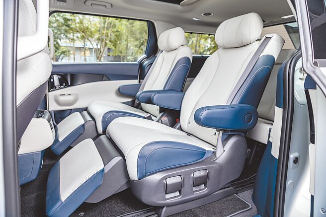 Premium Plus旗舰套件配备第二排Ottoman尊爵头等座椅。（台湾森那美起亚提供）