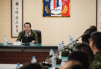 國防部長視導無人機訓練中心 顧立雄勉發揮優勢