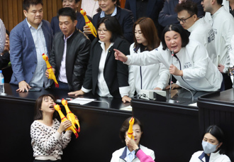 影》吳沛憶質疑「脫衣求碰瓷」 陳玉珍怒嗆：不道歉就提告