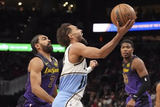 NBA》詹姆斯39分大三元沒用 崔楊準絕殺三分助老鷹險退湖人