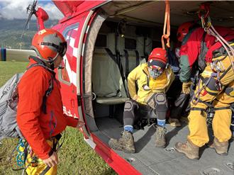 6旬翁登南二段突胸痛「出現幻覺」 黑鷹直升機吊掛救下山