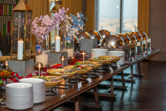 男女去Buffet 喝饮料吃甜点就走了 他愣：1人2000多欸