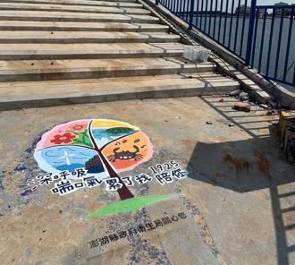 自杀防治新招？澎湖桥面警语成焦点 「经过都毛毛的」