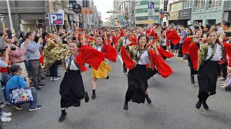 復古嘉年华！林百货摩登大游行 街头变身时光隧道