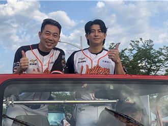 12強球星參加大氣球遊行　球迷應援彷彿大巨蛋賽場