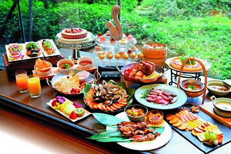 All  You  Can  Eat－千元有找 PK 四人同行一人免费！ 大直五星饭店掀吃到饱大战