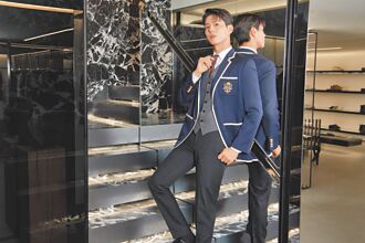 朴寶劍正裝大展優雅帥氣