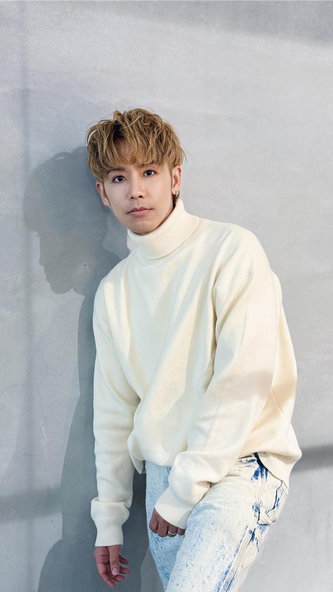 鼓鼓分享与爱犬私下互动。（相信音乐提供）