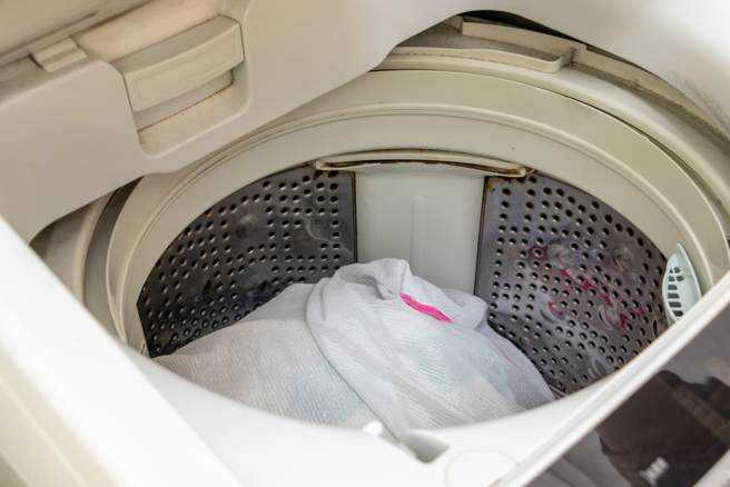 网友分享好用的洗衣槽清洁剂，内行人则表示，用过碳酸钠或漂白水就能把洗衣机清得很乾净。（图：shutterstock／达志）