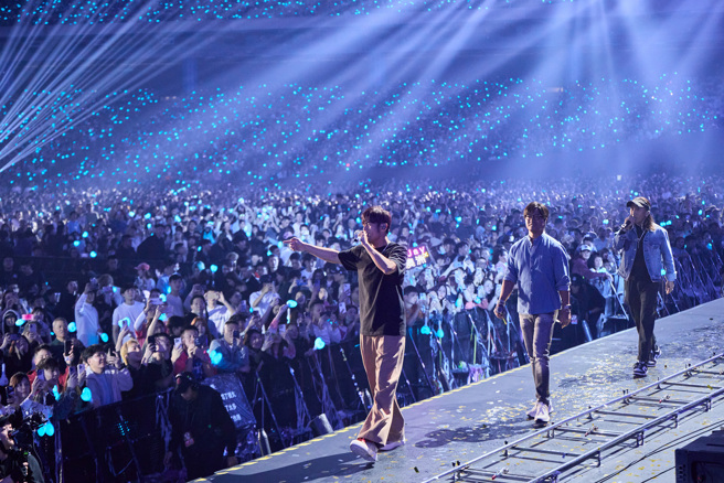 周杰伦和动力火车连飙3首经典歌。（图／杰威尔音乐提供）