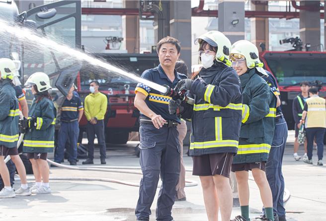 高雄站国际民航日宣导活动。（民航局提供／蔡明亘台北传真）