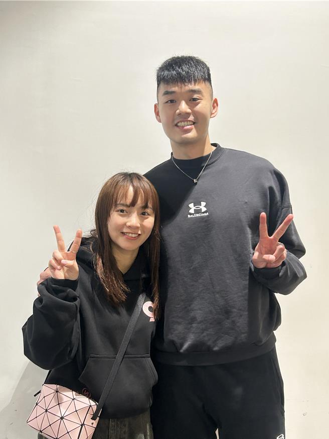 王齐麟、陈诗媛7日到大巨蛋朝圣周杰伦演唱会。（杰威尔音乐提供）