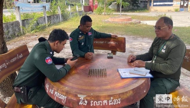 台灣籍男子蔡嘉佑（音譯，CAI JIA YOU，20歲）竟在街頭持槍連開71槍，驚動當地居民報案。（翻攝柬中時報）