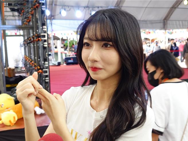 一粒透露本来就是炸物爱好者，笑说还好球队没有限制不能吃炸物。（任义宇摄）