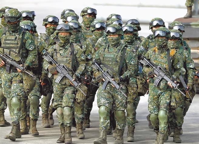 立法院5日排审攸关停砍年金的「公务人员退休资遣抚恤法」修正草案，国民党团提案修法，要求停止递减退休军公教所得替代率。（示意图/本报资料照片）