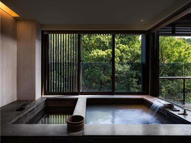 北投丽禧距离白磺温泉源头硫磺谷(大磺嘴)仅1公里，拥有浓郁温润的天然泉质。(北投丽禧温泉酒店提供)