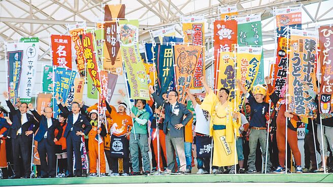 萬眾期待的「高雄耶誕生活節」將於12月20日至23日熱鬧展開，今年特別推出「B-1 Grand Prix」主題日式市集，邀請到日本14市在地職人美食空降登陸高雄。（高市府經發局提供／洪浩軒高雄傳真）