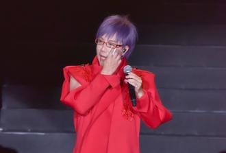 男星辦桌開唱狂收紅包 數度淚崩突宣布「暫別台灣」