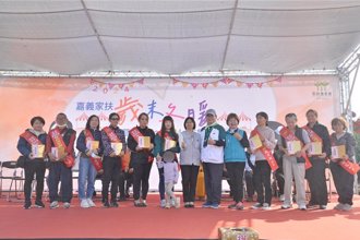 嘉義家扶表揚自強家庭  她1人扛起4口之家「吃苦不喊苦」