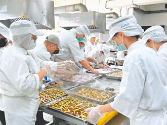 弘道基金會 邀百位長輩圍爐