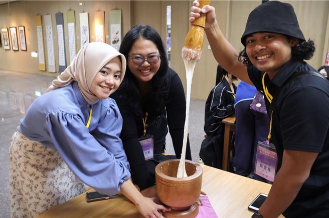 112學年大專校院境外生人數總計11萬6038人，教育部鼓勵他們畢業後留台工作。（教育部提供／林志成台北傳真）