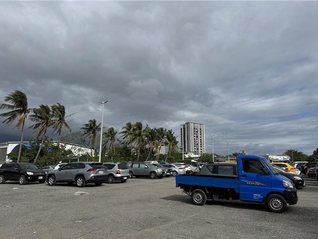 花莲市福德段位在重庆市场跟东大门夜市中间，县府预计将约1.9公顷空地BOT新建营运「福德市场」，1楼作为商场，2楼以上视业者是否申请多目标使用朝旅馆方向经营，许可年期50年。（罗亦晽摄）