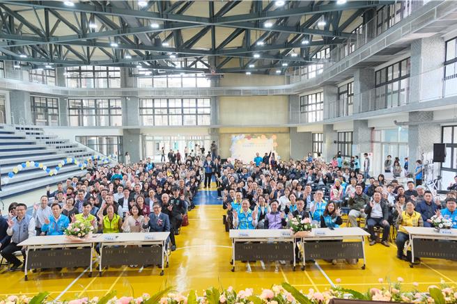 教育局8日於勝利國中舉辦「113學年度公私立各級學校家長會會長授證典禮」，楊文科致詞時表示竹縣教育經費6年來增加77％，未來4年內高中端將增千名入學名額。（新竹縣府提供／邱立雅竹縣傳真）