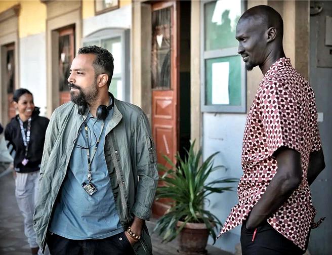 《再見了！茱莉亞》導演穆罕默德科多法尼（左）找來蓋爾杜安尼驚喜客串。（海鵬提供）