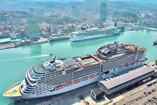 「地中海荣耀号」（MSC）4日从基隆港载着4000多名旅客，前往冲绳、宫古岛等进行5天4夜行程，抵达冲绳却遇到引擎故障而滞留。（资料照／基隆港务分公司提供）
