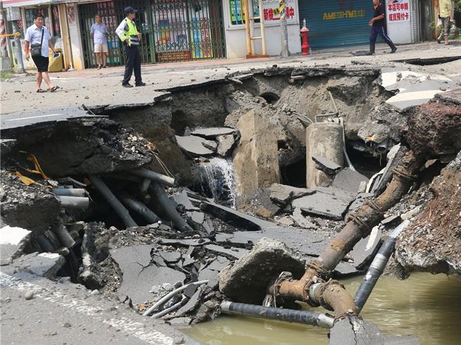 中油公司施工检视气爆后高雄市区管线，吴姓监造员却藉机向厂商索贿158万余元，一、二审均依贪污罪对他判处6年2月徒刑。（本报资料照片／郭良杰高雄传真）