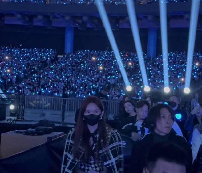 林志玲（左）和山下智久（右）坐在一块。（图／尤嬿妮摄）