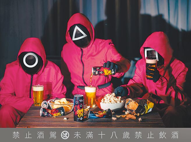 臺虎精釀為配合《魷魚遊戲》第二季上映，推出「○△□啤酒」聯名啤酒。（臺虎精釀提供）