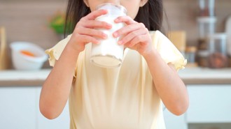 「班班有鲜乳」涉及教师工作条件变更  全教产要求协商