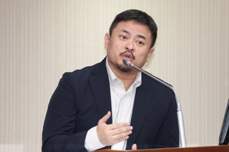 恢復國定7天假洪申翰不表態  挨批「模稜兩可部長做不久」