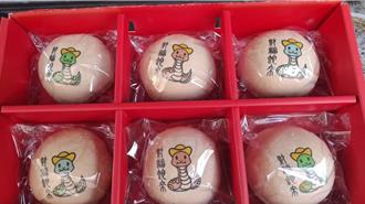 椪餅變身藝術品！ 百年老店推Q版蛇年圖案 爆紅搶購