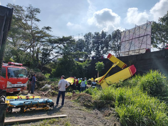 屏東高樹輕航機迫降意外 女乘客骨折教練僅擦傷