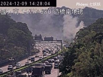 國道1號苗栗造橋火燒車 消防10分鐘撲滅剩車殼