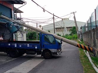 高雄林园突停电「台电背锅」　追查竟是小货车撞倒电杆酿祸