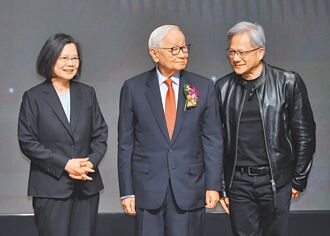 張忠謀新書今發表 政商巨頭挺