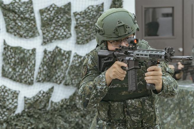  自枪所紧锣密鼓实施T112步枪生产线整备，肆应明年即将量产的庞大需求。（记者陈怡璇摄）