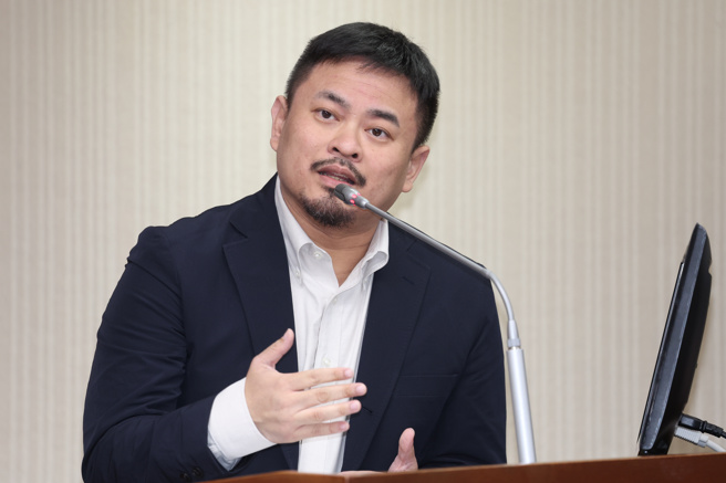 洪申翰今(9)日受访时表示，目前霸凌通报平台正在进行法制作业，会请相关业务单位要来加快，应该不会等太久。（邓博仁摄）