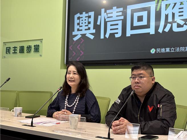 民進黨團幹事長吳思瑤、民進黨團書記長蔡易餘回應輿情。（楊亞璇攝）